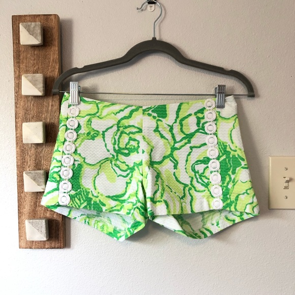 Lilly Pulitzer Pants - Lilly Pulitzer Green White Floral 3 Inch Shorts